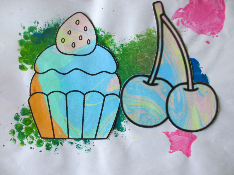 甘い物食べてハッピー02